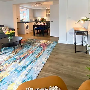 2br Flats-easy Walk To Centre-parking-balcony Apartment